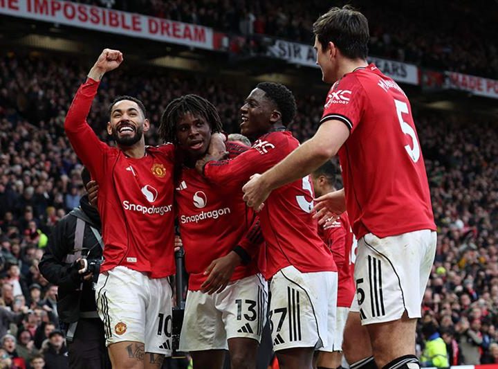 Manchester United s’impose face à Manchester City pour les débuts de Michael Carrick (2-0)