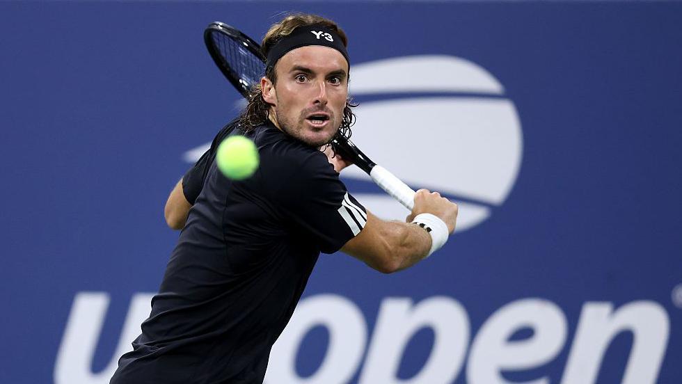 Tsitsipas : une année 2025 difficile marquée par les blessures, mais un retour optimiste pour 2026