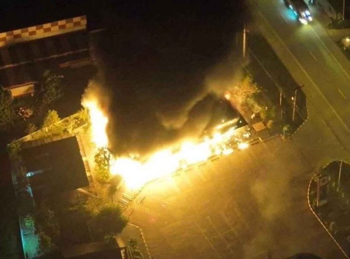 Vague d’attentats à la bombe dans le sud de la Thaïlande : quatre blessés et onze stations-service incendiées