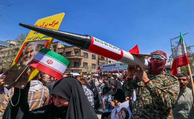 Iran : menace de riposte contre les États-Unis et Israël, répression sanglante sous blackout total