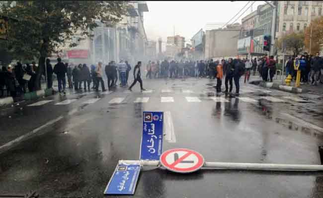 Iran : la contestation contre la vie chère s’étend des commerces aux universités