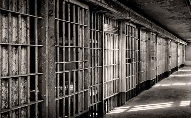 Un jeune homme demande la prison pour fuir ses problèmes familiaux