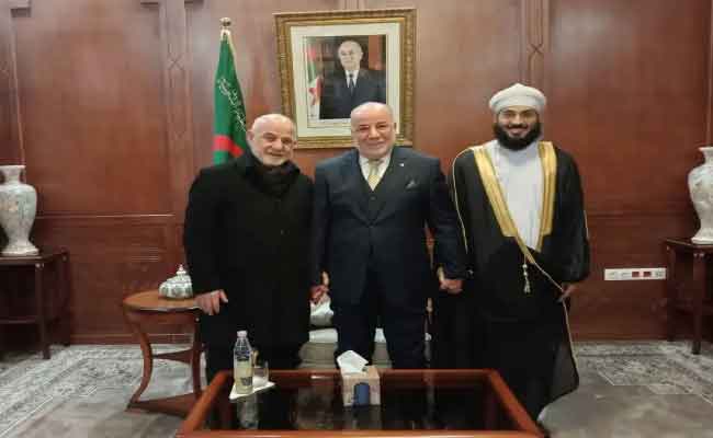 Youcef Belmehdi reçoit 2 membres éminents du jury de la 21ᵉ édition du Prix international d’Alger du Saint Coran