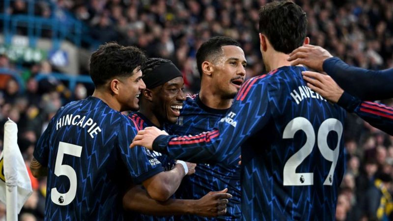 Arsenal terrasse Leeds 4-0 grâce à un festival offensif et reste leader incontesté de la Premier League