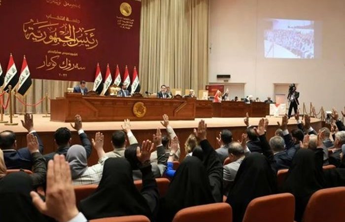 Crise présidentielle en Irak : entre interprétation judiciaire et menace de dissolution du Parlement