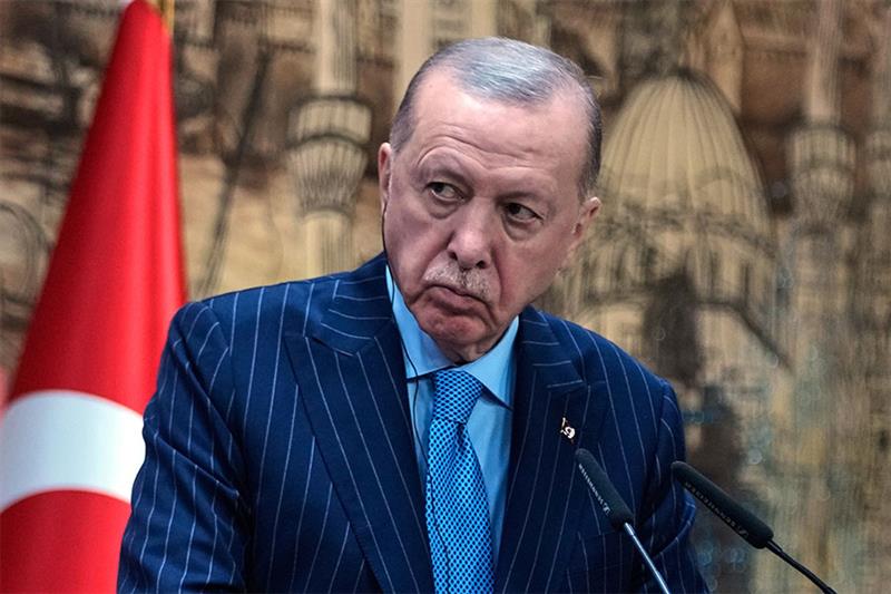 Erdogan reporte sa visite aux Émirats en invoquant la santé de MBZ… avant de supprimer l’annonce