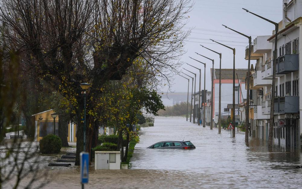 Inondations en Espagne : la tempête Leonardo frappe durement le sud, écoles fermées et trains suspendus