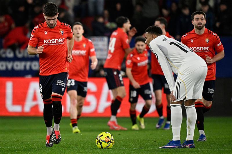 Liga : CA Osasuna fait chuter Real Madrid, le FC Barcelone en position de reprendre le trône