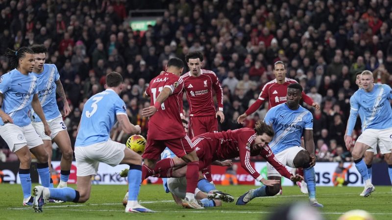 Pour la première fois en cinq ans, Manchester City s’impose à Anfield dans un match polémique