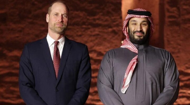Le prince héritier saoudien Mohammed ben Salmane reçoit le prince William lors de sa première visite officielle au Royaume d&rsquo;Arabie saoudite