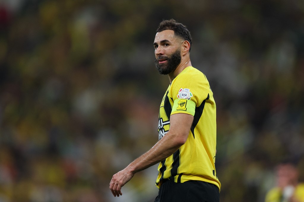 Karim Benzema change de camp : du rouge et noir au bleu royal