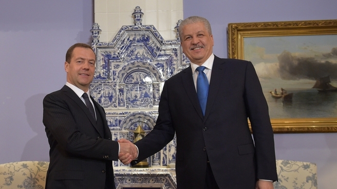 Comment le réseau Epstein a pu s&rsquo;infiltrer au cœur de l&rsquo;État algérien