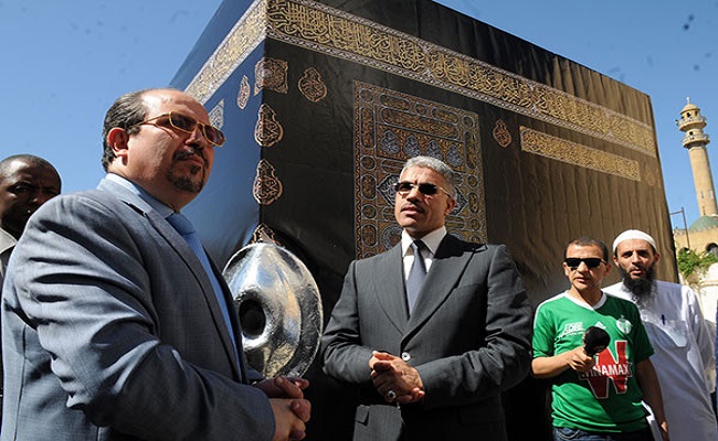 Une réplique de la Kaaba à Biskra suscite la controverse et ouvre la porte aux soupçons de polythéisme sous couvert d’un nationalisme exacerbé