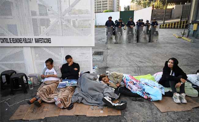 Venezuela : des familles de prisonniers politiques entament une grève de la faim devant la prison de « Zona 7 » à Caracas