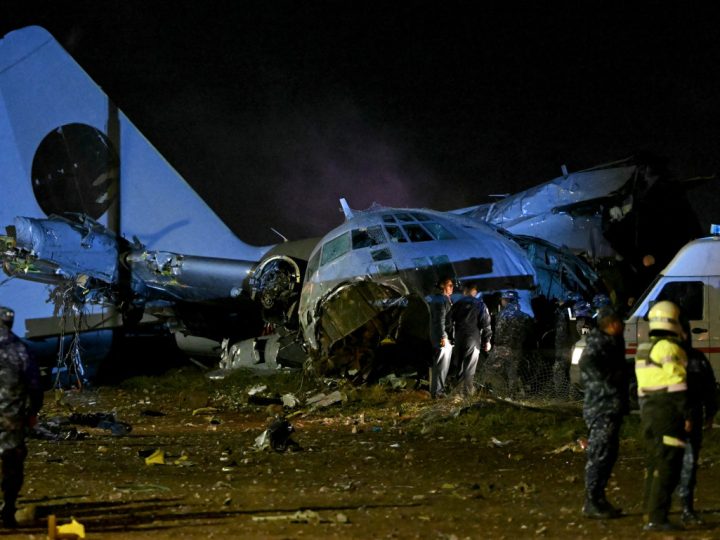 Bolivie : un avion militaire transportant des billets de banque s’écrase à El Alto, au moins 20 morts