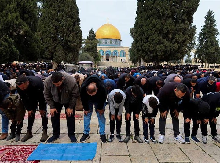 Égypte et sept pays arabes et islamiques dénoncent la fermeture de la mosquée Al-Aqsa par Israël durant le Ramadan