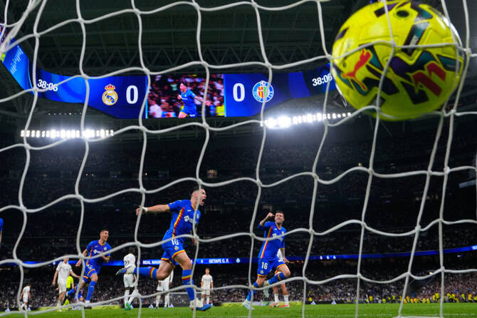 Liga : le Real Madrid chute face à Getafe et laisse filer Barcelone