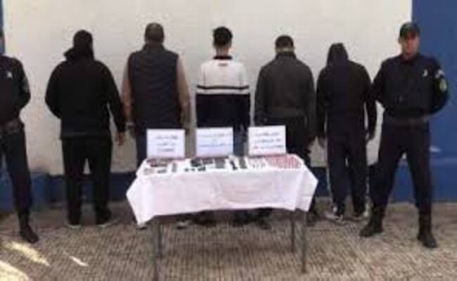 Démantèlement d&rsquo;une bande criminelle spécialisée dans le vol de véhicules et le trafic de drogue à Saoula