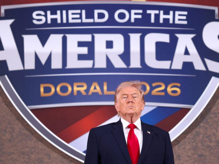 « Ils sont un cancer » : Trump menace les cartels et Cuba lors du sommet « Bouclier des Amériques »