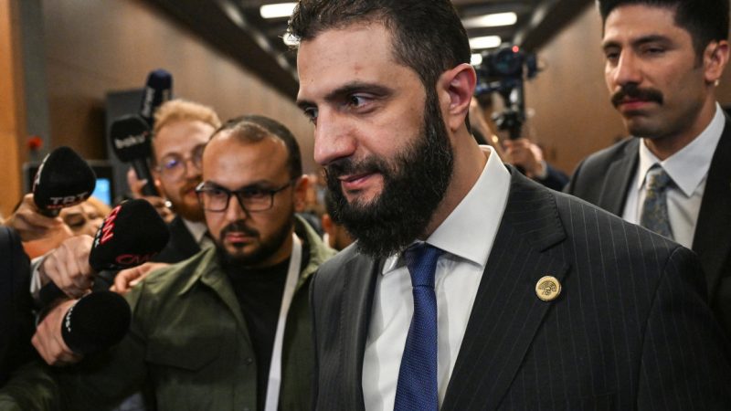 La Syrie soutient le Liban dans son initiative visant à désarmer le Hezbollah, affirme Ahmed Al-Charaa