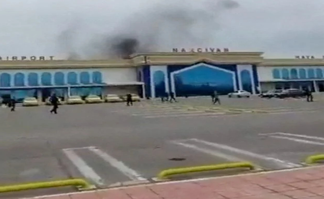 L’Azerbaïdjan tend la main à l’Iran après un incident de drone: un convoi humanitaire de 30 tonnes traverse la frontière Astara au cœur d’une tempête régionale