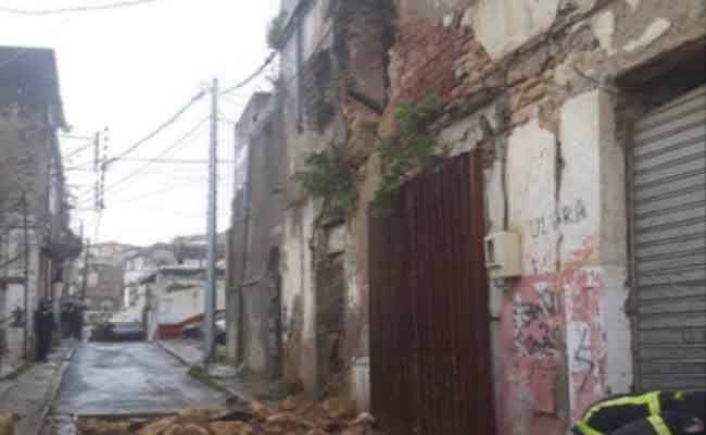 Intervention de la Protection Civile suite à l&rsquo;effondrement partiel d&rsquo;une bâtisse à Alger-Centre