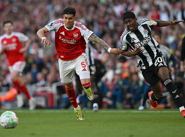 Arsenal reprend les commandes, Tottenham gagne enfin mais reste englué dans la crise