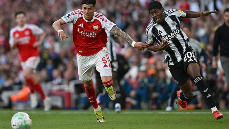 Arsenal reprend les commandes, Tottenham gagne enfin mais reste englué dans la crise