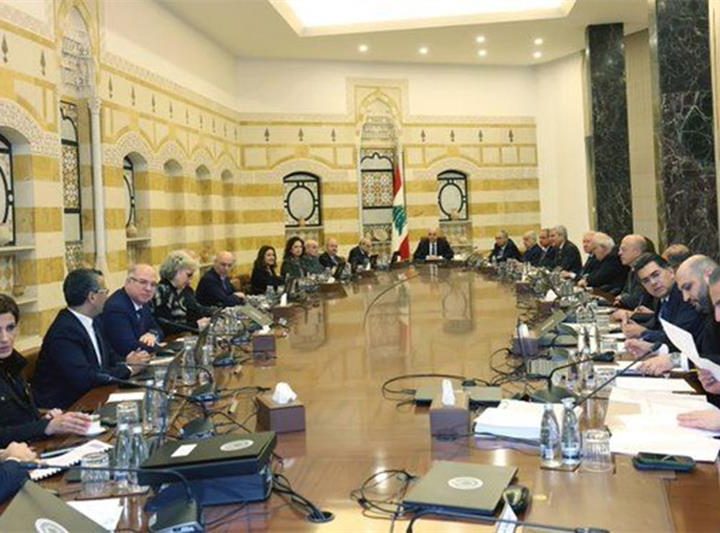 Le Liban tente de renforcer l’autorité de l’État et interdit les armes des groupes non étatiques