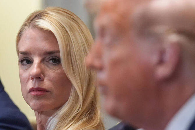 Pam Bondi évincée : Trump place son ancien avocat à la tête du ministère de la Justice
