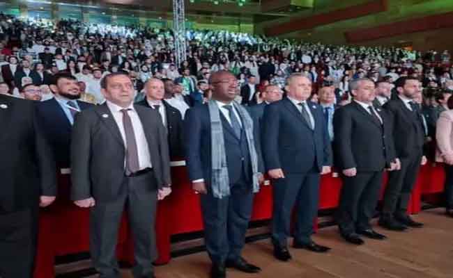 Oran : Lancement du premier forum national pour la réhabilitation des jeunes leaders