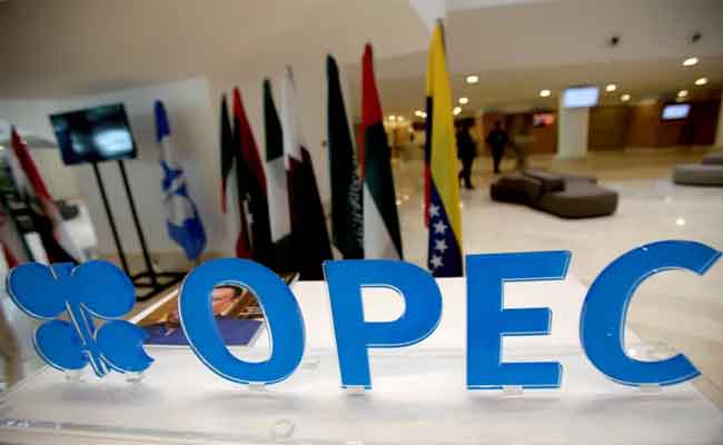 Retrait des Émirats arabes unis de l’OPEP+ : recomposition du marché pétrolier mondial et impact sur l’Algérie