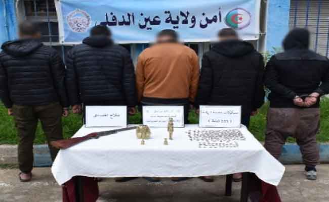 Aïn Defla : Démantèlement d&rsquo;un réseau de trafic d&rsquo;antiquités et saisie de 335 pièces archéologiques