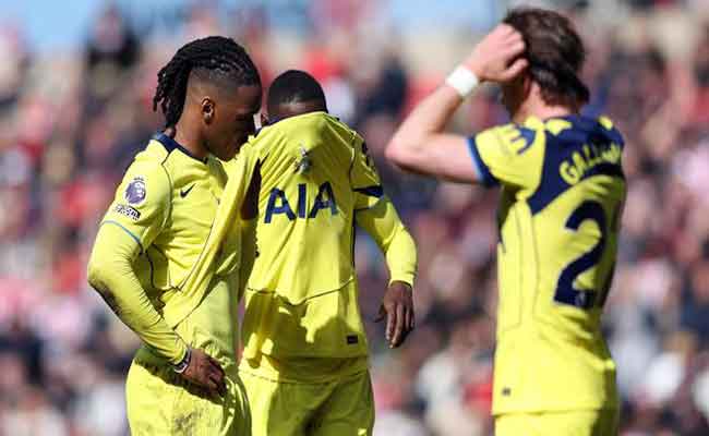 Tottenham battu par Sunderland et glisse en zone de relégation en Premier League