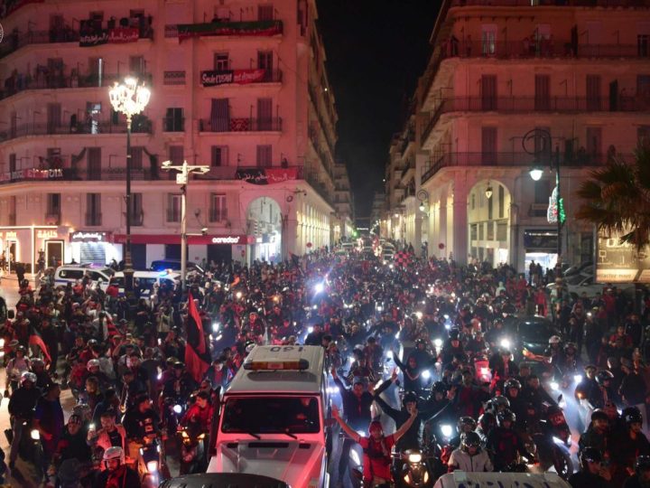 L’USMA célèbre son sacre continental par une parade populaire dans les rues d’Alger