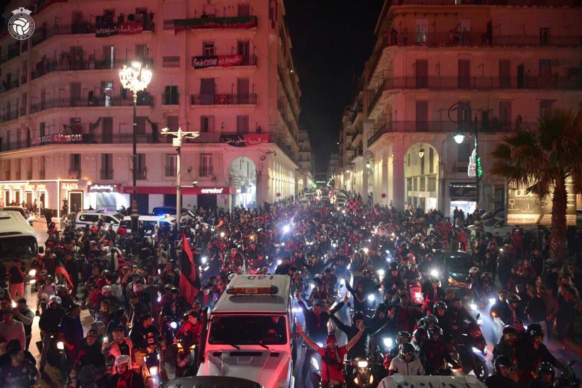 L’USMA célèbre son sacre continental par une parade populaire dans les rues d’Alger