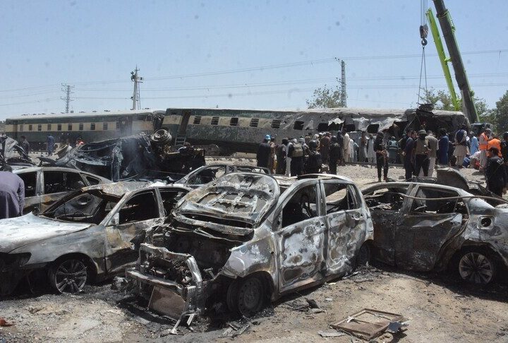 Pakistan : une puissante explosion fait dérailler un train près de Quetta, au moins 27 blessés