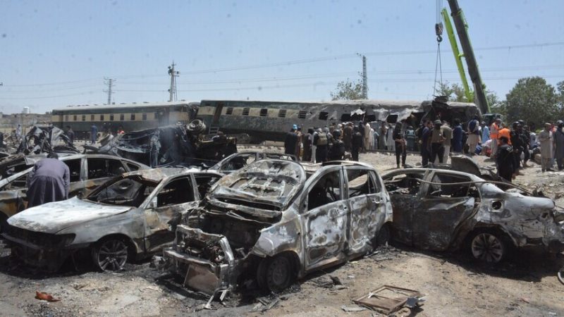 Pakistan : une puissante explosion fait dérailler un train près de Quetta, au moins 27 blessés
