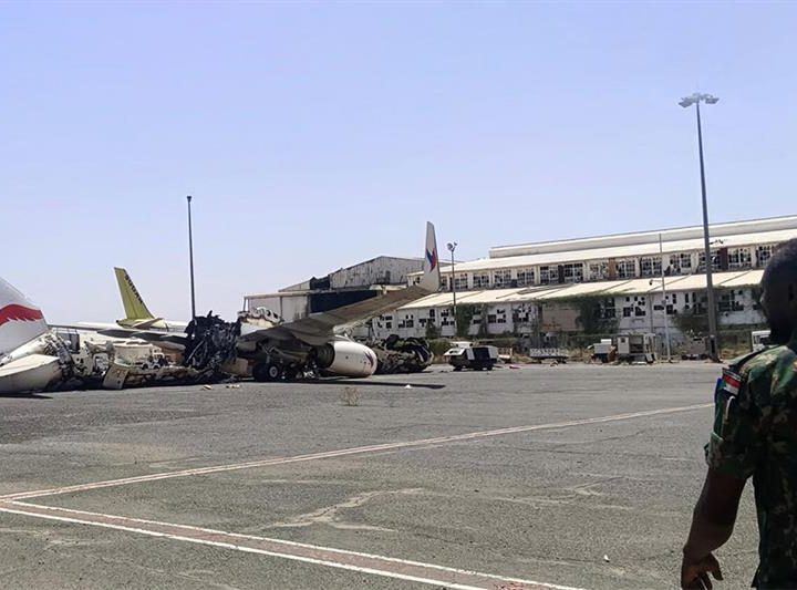 Soudan : l’aéroport de Khartoum frappé, Khartoum accuse Addis-Abeba et Abou Dhabi d’« agression directe »