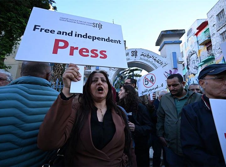 Tunisie : en appel, deux figures médiatiques contestent fermement des accusations de malversations financières dans une affaire à forte charge politique