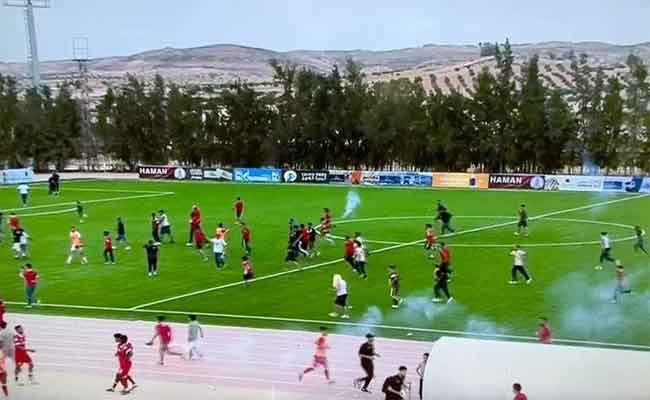 Libye : le chaos après un penalty refusé, des supporters incendient un bâtiment du gouvernement à Tripoli