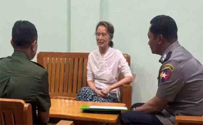 Myanmar : Aung San Suu Kyi transférée en résidence surveillée, annonce controversée des militaires