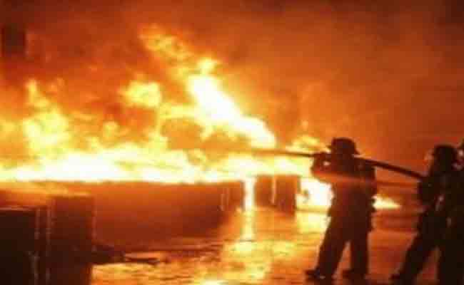 Incendie à El Tarf : la Protection civile intervient pour un feu de matières premières pharmaceutiques