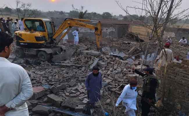 Pakistan : 21 policiers tués dans un attentat à la voiture piégée et une embuscade à Bannu