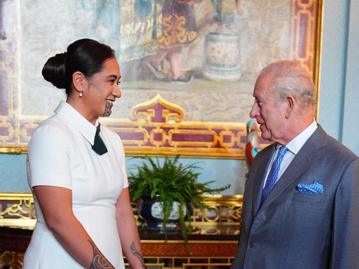 Premier voyage à Londres : La reine maorie reçue par Charles III à Buckinghamla