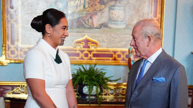 Premier voyage à Londres : La reine maorie reçue par Charles III à Buckinghamla