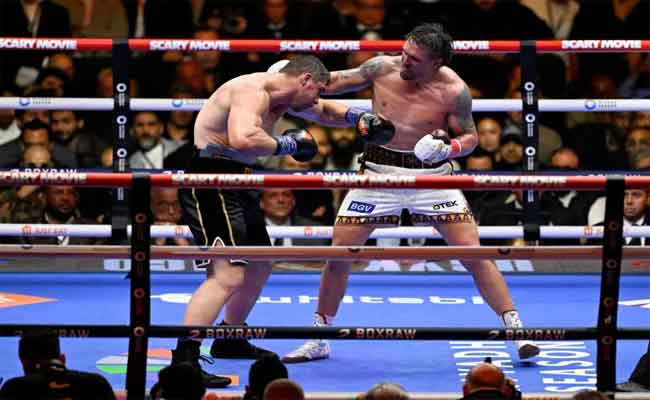 Usyk survit au piège Verhoeven et conserve sa couronne mondiale dans la nuit mythique de Gizeh