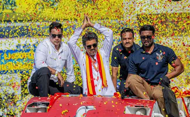 Comment les réseaux sociaux ont propulsé la star indienne Vijay (acteur indien) vers une ascension politique inattendue ?