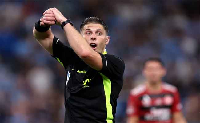 Mondial 2026 : la FIFA blanchit l’arbitre australien Shaun Evans après la polémique sur un geste controversé