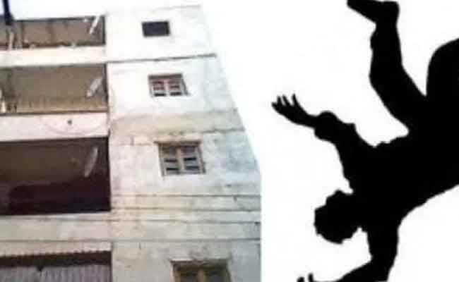 Décès d&rsquo;une personne et blessures pour 2 autres suite à une chute d&rsquo;un immeuble à Mostaganem